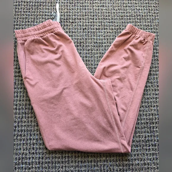 Vuori Women Joggers in Burgundy - Picture 5 of 7